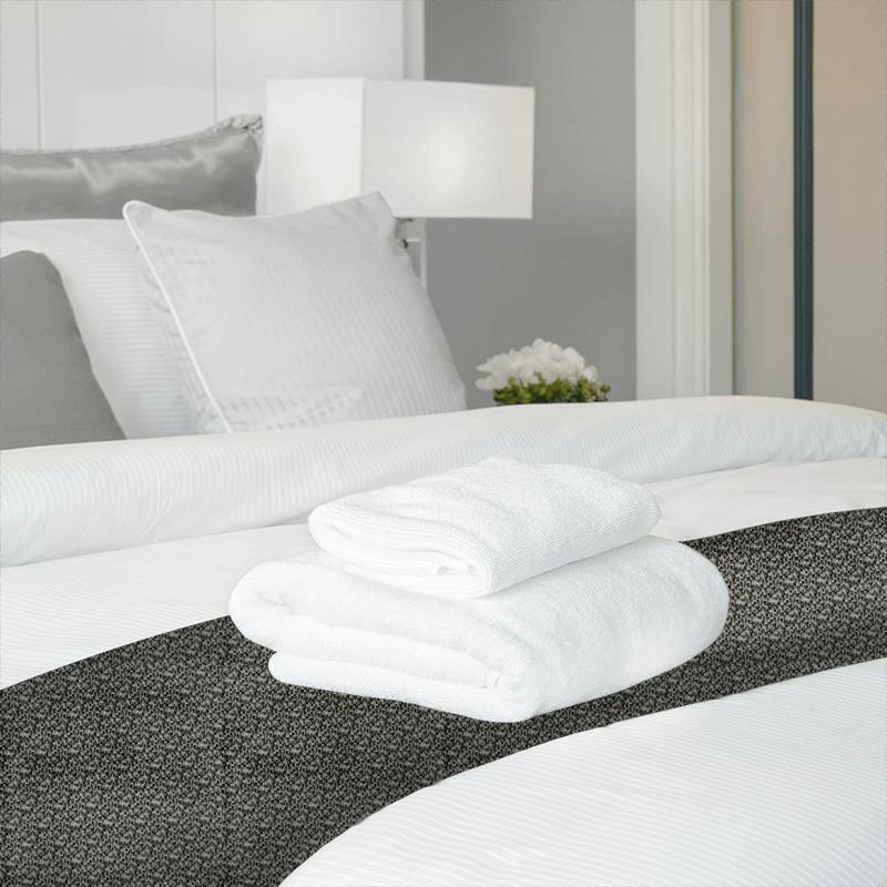 iLiv Andalucia Larissa Carbon Bed Runner