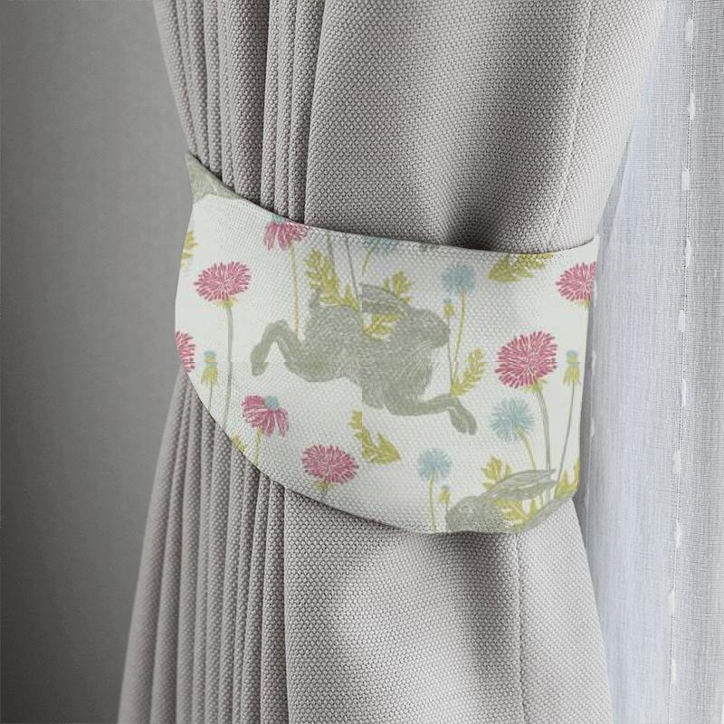 Studio G Land & Sea March Hare Summer Tieback
