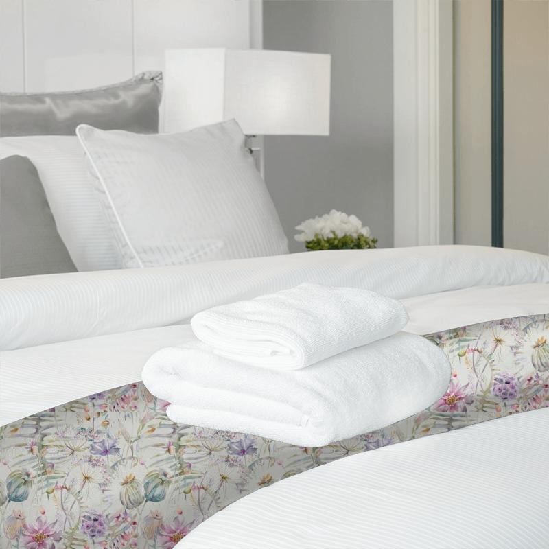 Voyage Decoration Edenmuir Edenmuir Raspberry Bed Runner