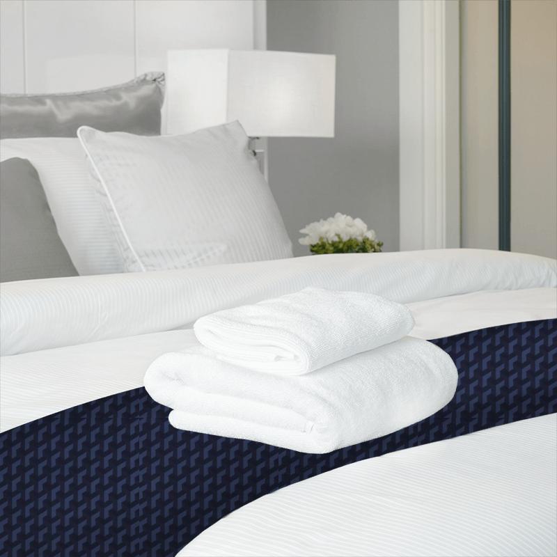 Clarke and Clarke Lusso 2 Struttura Midnight Bed Runner